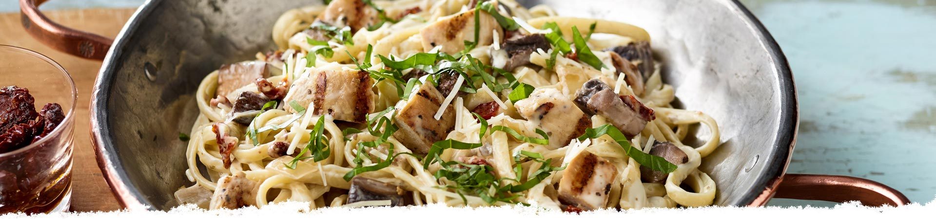 Linguine with Roasted Garlic, Mushrooms, & Chicken