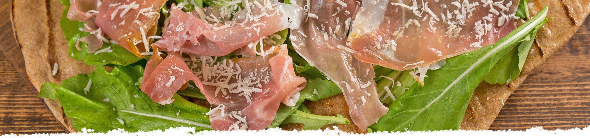 Perfectly Grilled Pizza with Prosciutto and Arugula