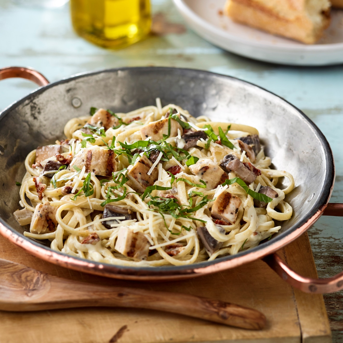 Linguine with Roasted Garlic, Mushrooms, & Chicken